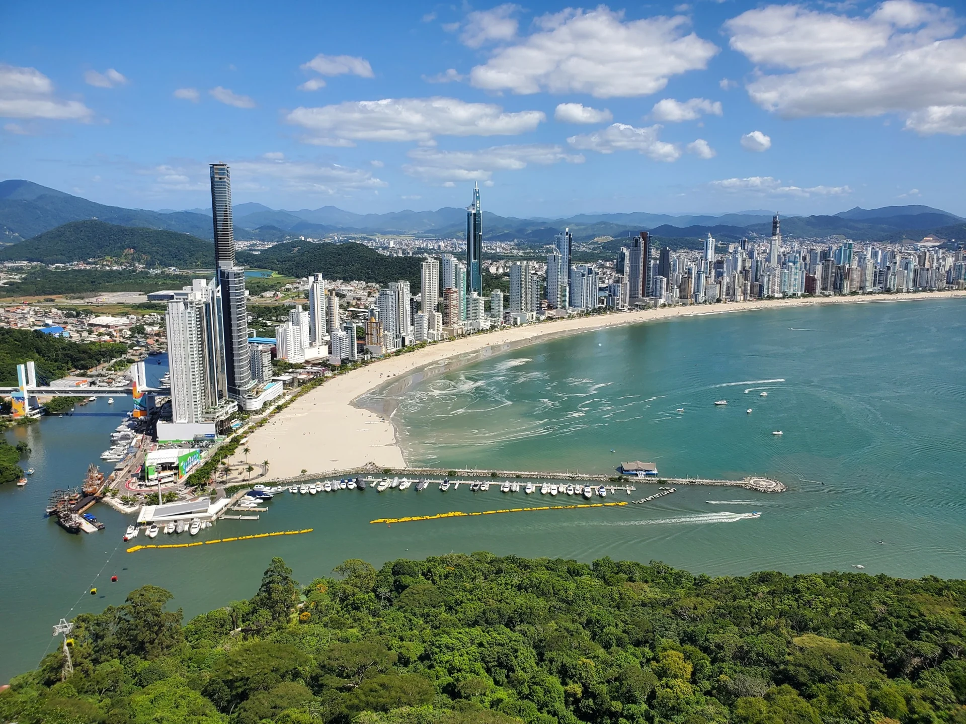 Vista panorâmica da orla de Balneário Camboriú